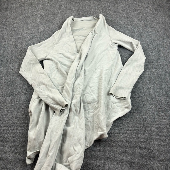 FABLETICS Women’s Savannah Light Grey Wrap Around Long Sleeve Sweater sz: Medium - Picture 1 of 7